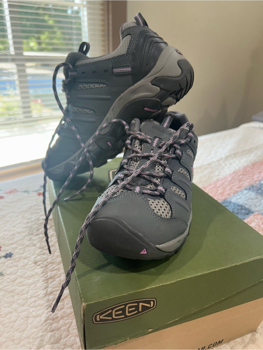 Keen Women's Gray and Light Purple Hiking Sneakers
